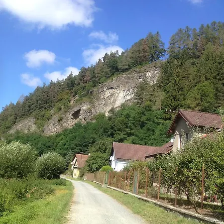 Retro Vilka V Podskali 民宿 Rataje nad Sázavou